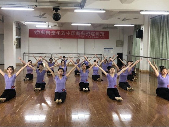 《师舞堂华彩中国舞兴宁市高级技工学校师资培训班》圆满结束(艺术系供稿)141.png