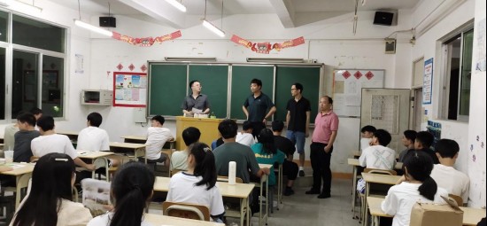 4-[学生科]学生科组织二年级学生返校第一晚秩序巡查(2021.8.31) 二等学生14.png