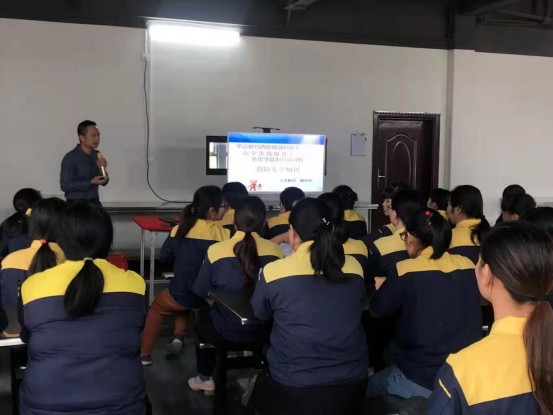 20211029电商基地人员到平远雅玛西企业为新型学徒制培训班学员授课 电商基地128.png