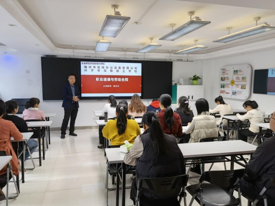 20211120电商基地人员到企业开展新型学徒制培训175.png