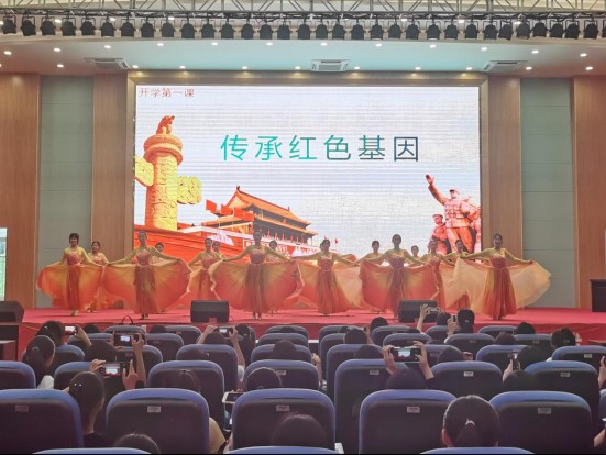 欢迎新同学（艺术系供稿）二等247.png