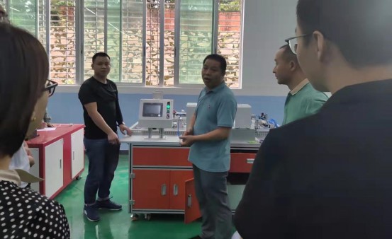 我校举行智能机器人实训设备的使用培训 二等培训131.png