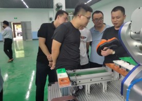 我校举行智能机器人实训设备的使用培训 二等培训187.png