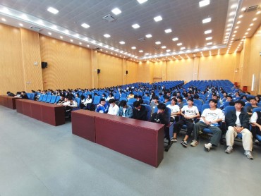 学校组织20级会计、计算机、美术体育专业学生至五华辉骏集团参加社会实践活动（招就科供稿）85.png