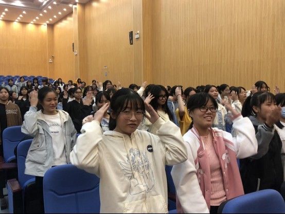 职业综合能力培养课程培训（艺术系供稿） (1) 二等186.png