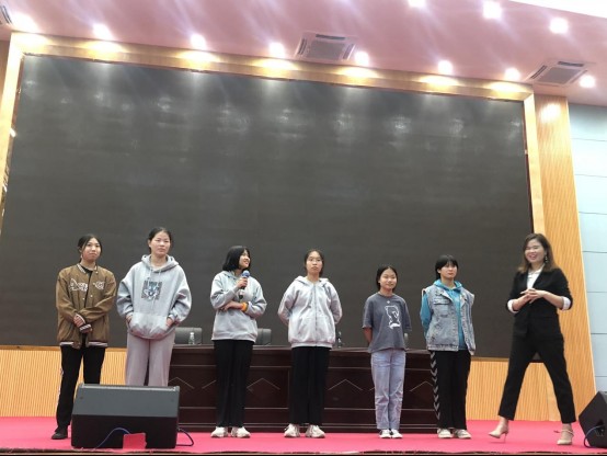 职业综合能力培养课程培训（艺术系供稿） (1) 二等188.png