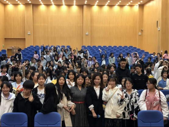 职业综合能力培养课程培训（艺术系供稿） (1) 二等194.png