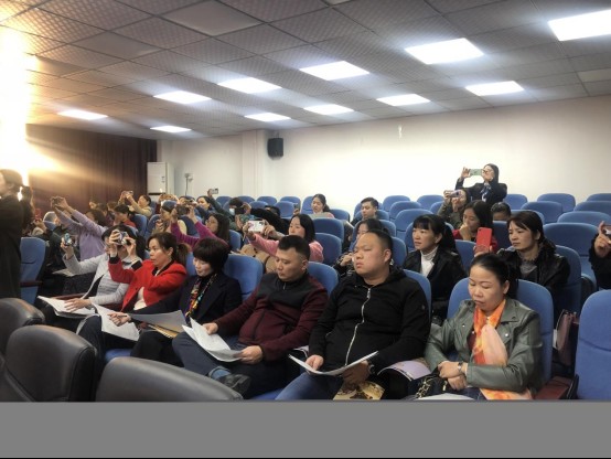 艺术组成员参加钟松城工作室研讨会（艺术系供稿）266.png