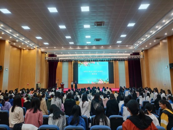 学前教育专业开展幼儿园日常管理知识讲座(艺术系供稿)205.png