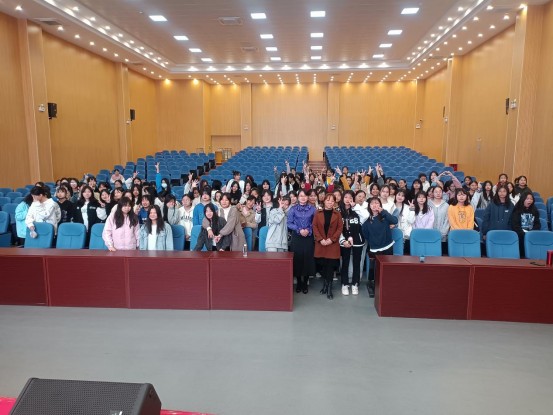学前教育专业开展幼儿园日常管理知识讲座(艺术系供稿)210.png