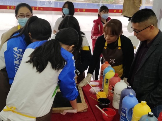 乐技影印丝网版画工作坊参加广东省、梅州市艺术展演活动(艺术系供稿)150.png