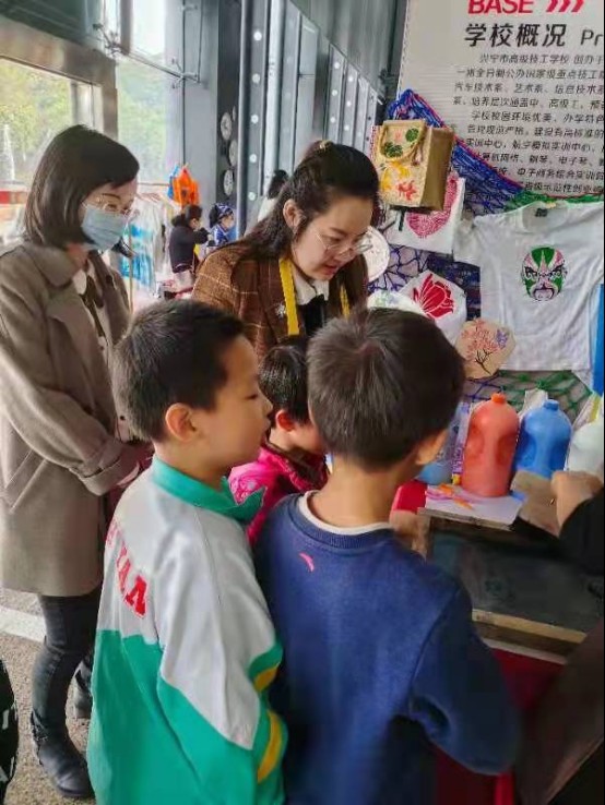 乐技影印丝网版画工作坊参加广东省、梅州市艺术展演活动(艺术系供稿)152.png