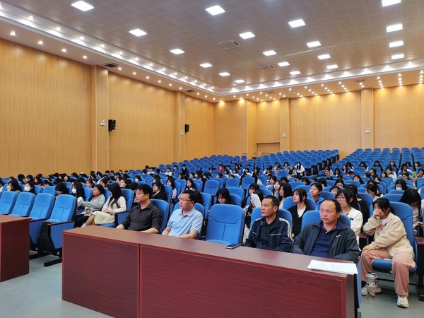 2020级幼儿教育、美术、体育专业学生顶岗实习岗前培训动员会2.jpg