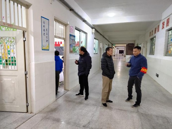 2022.2.20学生科组织开展2022年春季学期开学第一节晚班会巡查-2.png