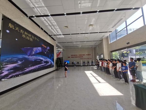 20230531学校组织师生到广梅产业园进行参观交流活动2.jpg