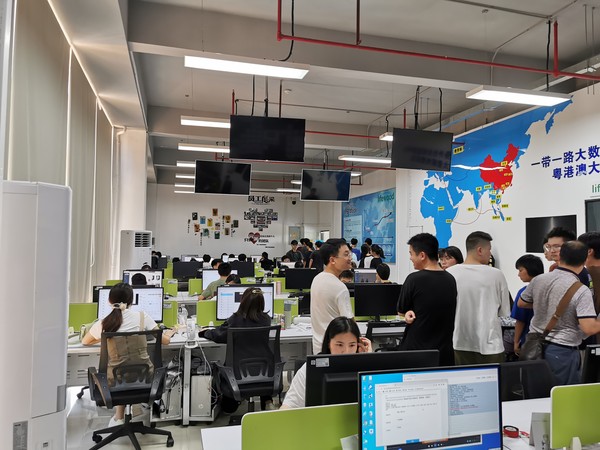 20230531学校组织师生到广梅产业园进行参观交流活动3.jpg