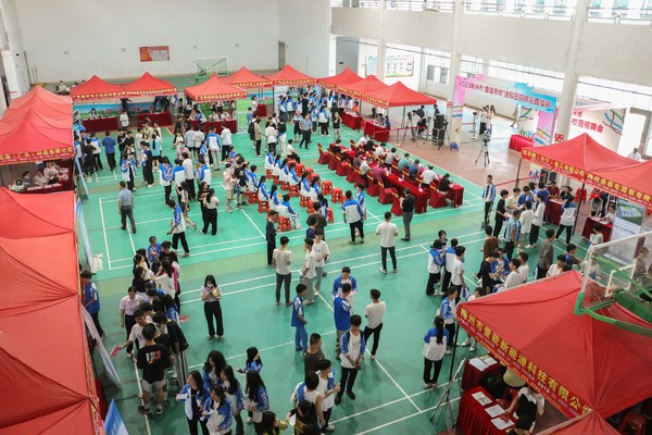 20230605我校成功举行2023梅州市&ldquo;直播带岗&rdquo;进校园招聘活动暨2023年梅州本地企业专场招聘会5.jpg