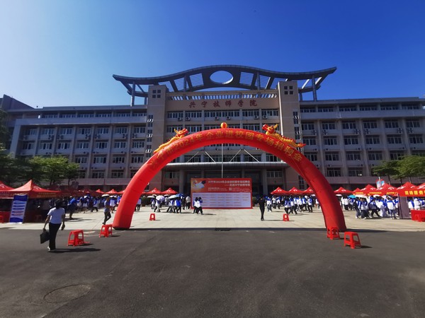 20240515学校举办2024年企业进校园专场招聘会1.jpg