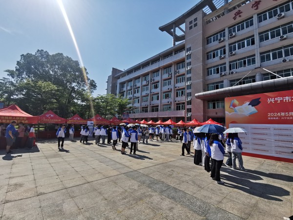 20240515学校举办2024年企业进校园专场招聘会3.jpg
