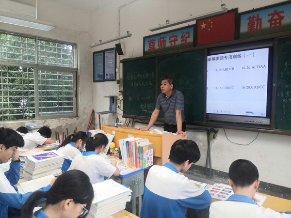 20240530兴宁技师学院2024年深入兴宁市各乡镇中学开展招生宣传活动4.jpg