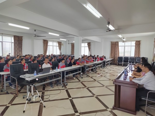 学员正面照.jpg