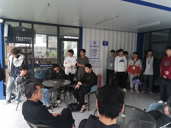 20241121学校领导回访看望企业实习学生3.jpg
