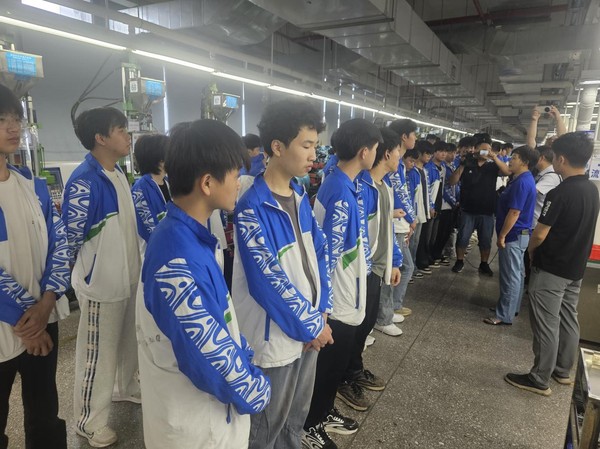 兴宁市工业园管委会联合兴宁技师学院开展才聚梅州园区见习活动2.png