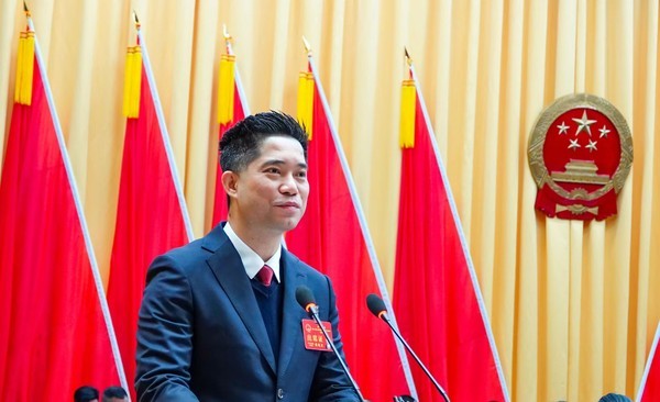 市十六届人大六次会议开幕  赵超文向大会作《政府工作报告》.jpg