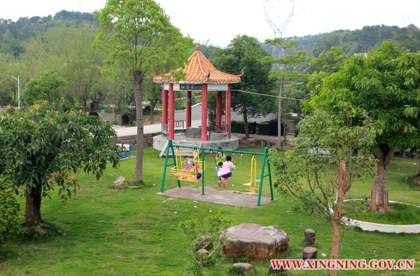 蓝布村小公园.JPG