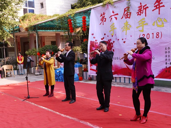 文艺表演 葫芦丝.JPG